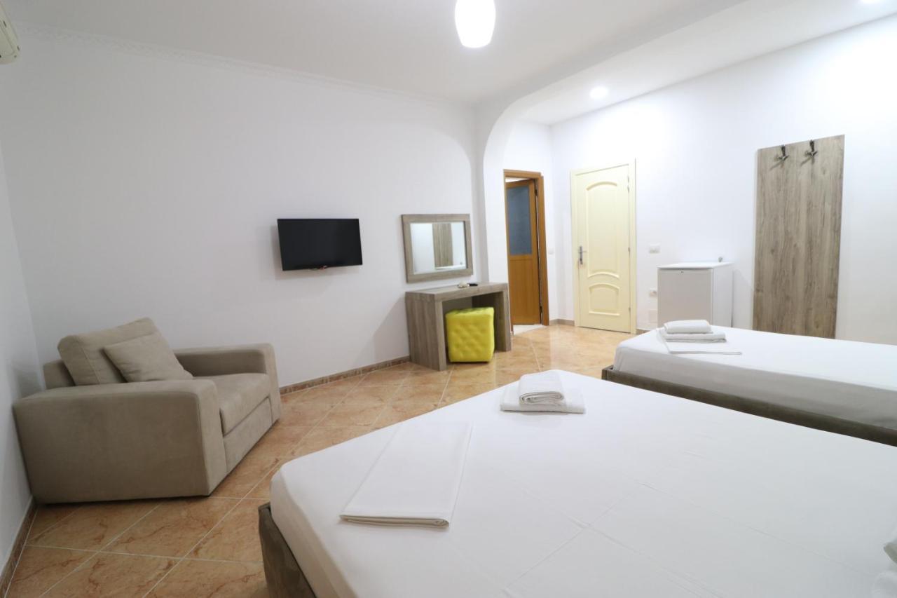 Vlorë Hotel Kristal מראה חיצוני תמונה